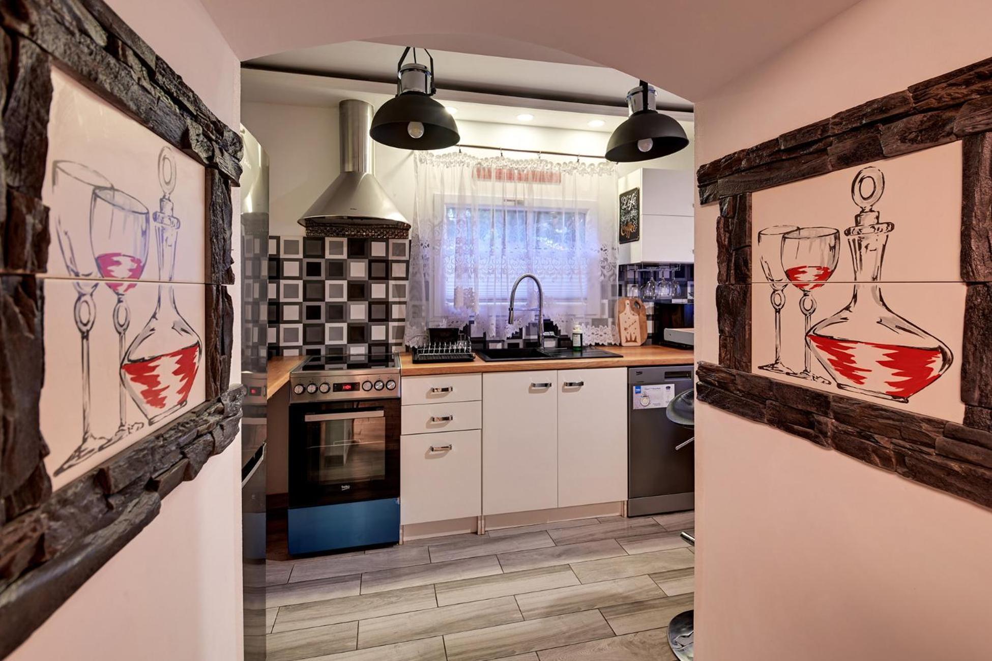 Rentplanet - Jednosci Narodowej Apartment